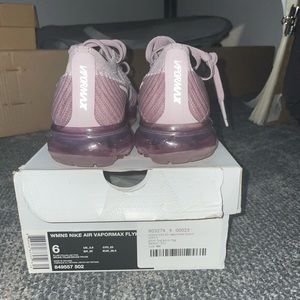 WMNS NIKE AIR VAPORMAX FLYKNIT